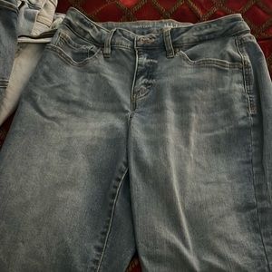 Women’s jeans style and con